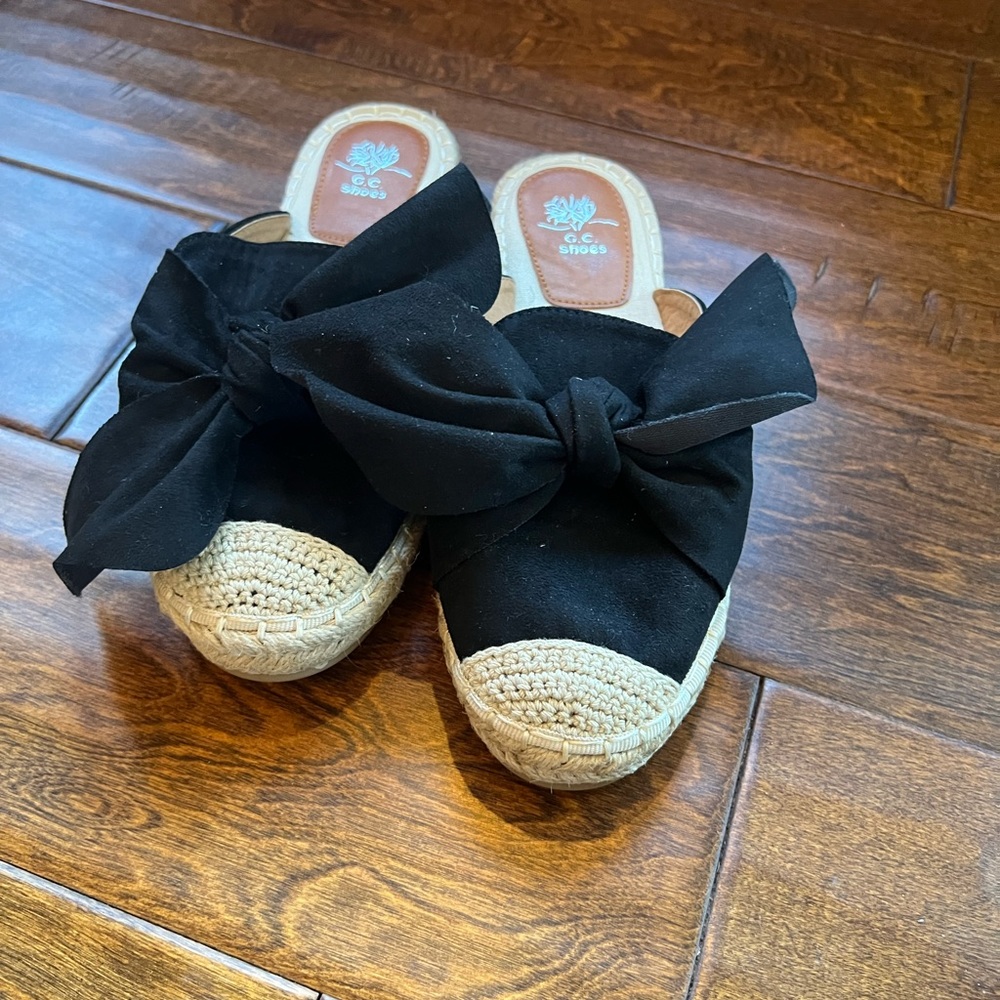 GC Shoes with Black bows (8.5)